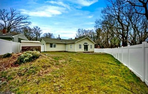 19 Red Twig Trl, Bloomingdale, NJ 07403-1203