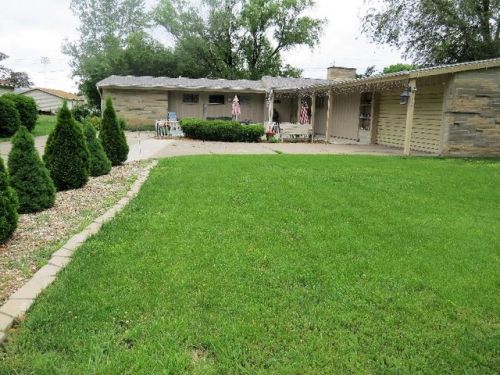975 Washington Blvd, Bushnell, IL 61422-1053
