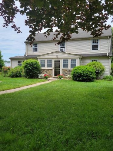 497 Shore Acres Ave, North Kingstown, RI 02852-4533