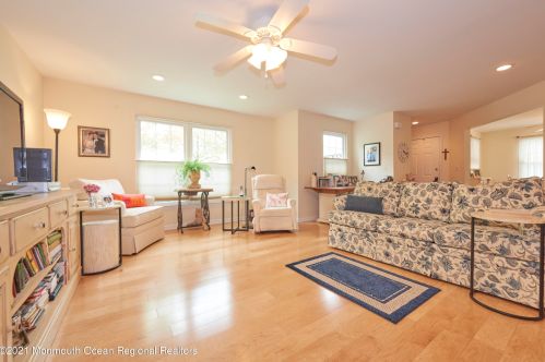 308 Buckingham Cir, Middletown, NJ 07748-3449