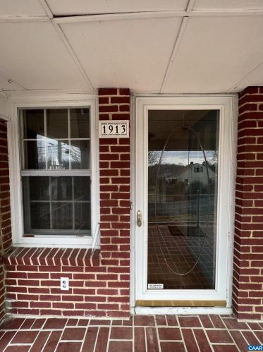 1913 Orange St, Staunton, VA 24401-2950