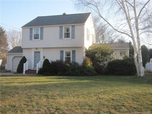 15 Clark St, Niantic, CT 06357-2501