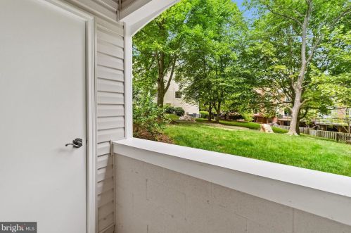 7701 Lexton Pl, Springfield VA  22152-3834 exterior