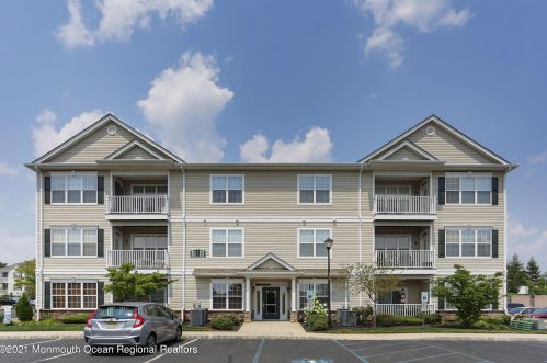 622 Ml Pond Way, Tinton Falls NJ 07724-2478 exterior