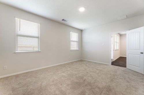 432 Town Lake Bnd, Uhland TX  78640-5171 exterior