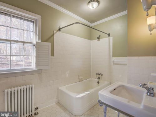 12500 Meadowood Dr, Silver Spring MD 20904-2928 exterior