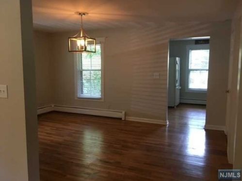 13 Cottage Pl, Allendale NJ  07401-1603 exterior