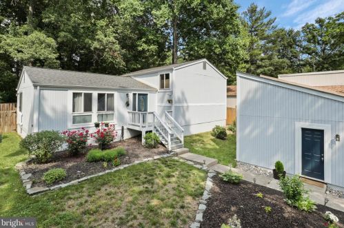 2240 Sanibel Dr, Herndon, VA 20191-1226