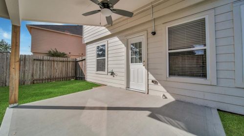 9804 Expedition Trl, Conroe TX  77385-7914 exterior