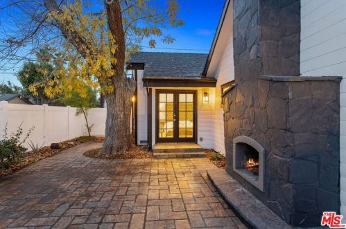 4951 Cedros Ave, Van Nuys CA  91403-1637 exterior
