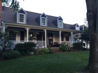 46 Sefton Dr, Bristol, RI 02809-4916