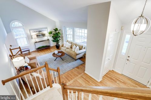 1296 Golden Eagle Dr, Herndon, VA 20194-1105