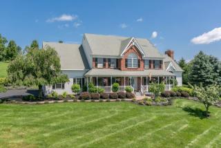 4 Logan Dr, Califon, NJ 07830-3438