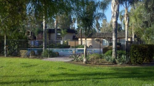 10586 White Oak Dr, Riverside, CA 92505-1919