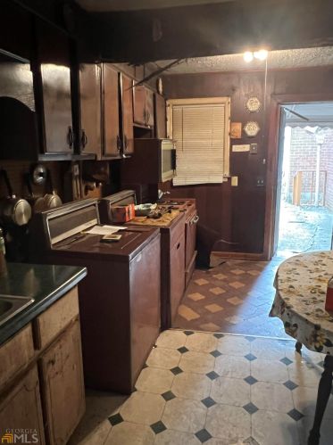 166 Burbank Dr, Atlanta GA  30314-2555 exterior