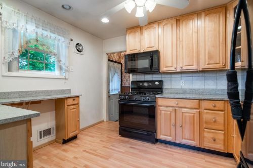 239 Hannes St, Silver Spring, MD 20901-1102