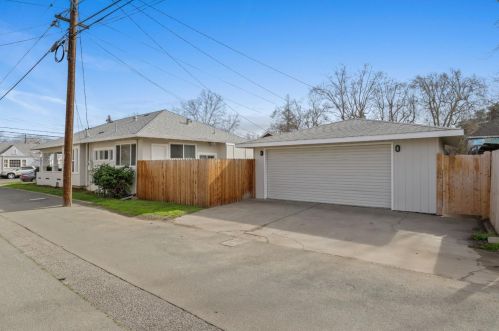 11 Central Ave, Lodi, CA 95240-2901