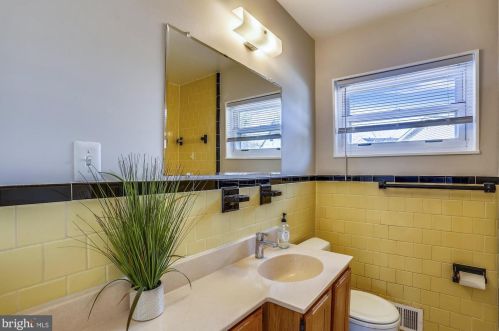 11904 Lafayette Dr, Silver Spring MD 20902-2213 exterior