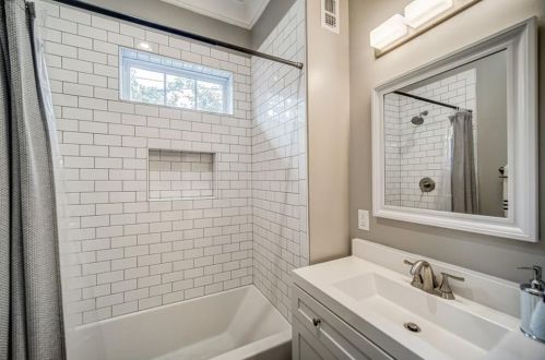 1715 Marietta Rd, Atlanta GA  30318-1907 exterior