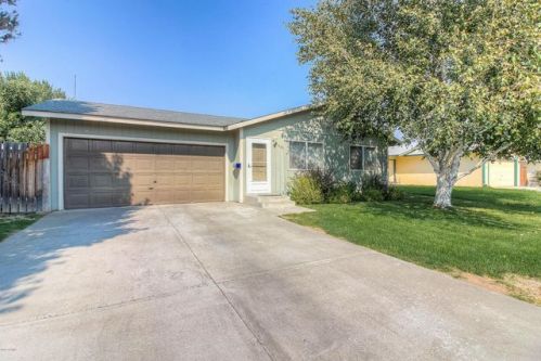 1703 Parsons Loop, Yakima, WA 98908-2066