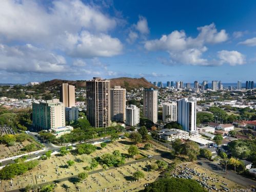 21 Craigside Pl, Honolulu HI  96817-1763 exterior