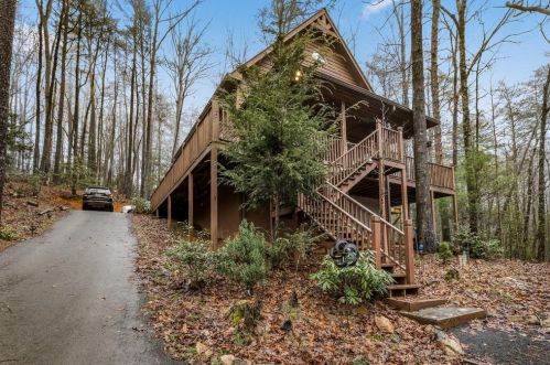 106 Brookwood Ln, Clarkesville, GA 30523-0711