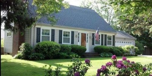 2 Redwood Ct, Warren, RI 02885-4220