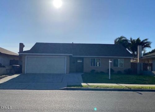 820 Dollie St, Oxnard, CA 93033-7771