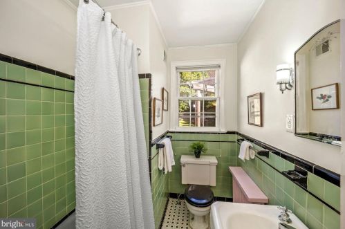 8009 Glenside Dr, Silver Spring MD 20912-7327 exterior