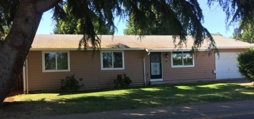 4279 3rd St, Hubbard, OR 97032-9585