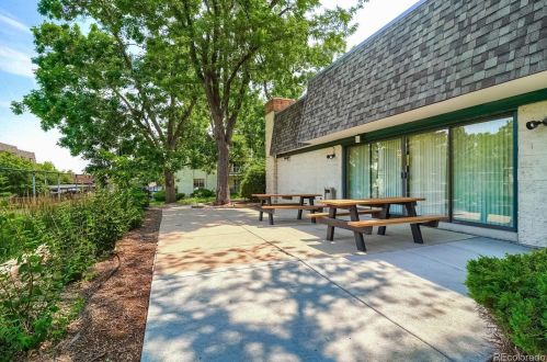 2225 Jasmine St, Denver CO  80207-3917 exterior