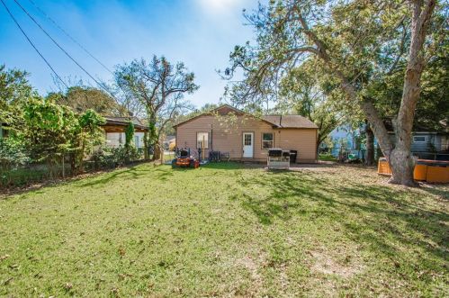 649 Lorrain St, Angleton TX 77515-3409 exterior