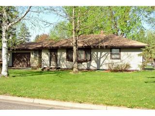 2747 Dellwood Ave, Saint Paul, MN 55113-1824