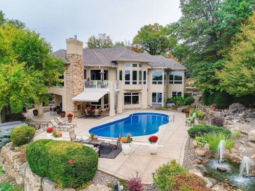 8935 Legends Club Dr, Prior Lake, MN 55372-3440