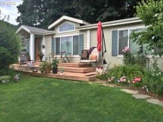461 Burchard Dr, Greenacres, OR 97473-9724
