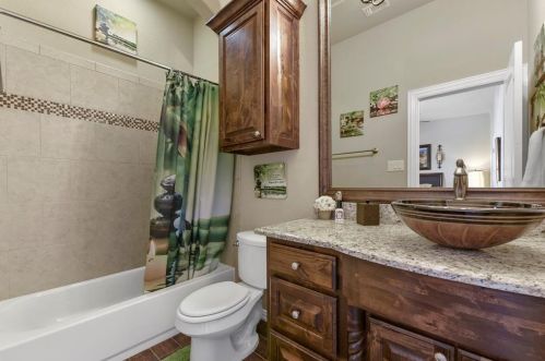 7662 Ben Day Murrin Rd, Fort Worth TX  76126-9384 exterior