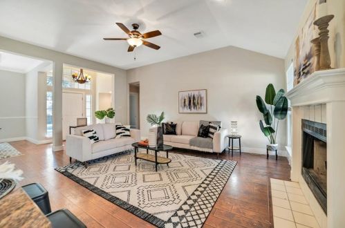 6868 Auckland Dr, Austin, TX 78749-4137