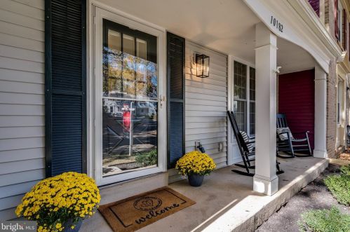 10182 Sassafras Woods Ct, Springfield, VA 22015-2700