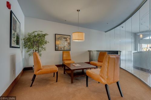 15 Franklin Ave, Minneapolis MN  55404-4476 exterior