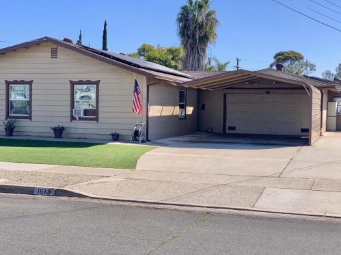 1613 Watwood Rd, Lemon Grove, CA 91945-4057