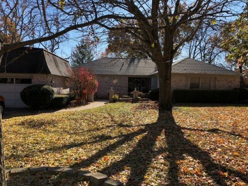 6 Carriage Ln, Danville, IL 61832-1607