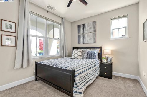 552 Selby Ln, Livermore, CA 94551-6373