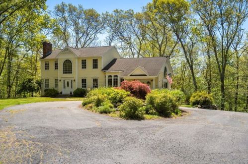 15 Wickaboxet Dr, West Greenwich, RI 02817-2097