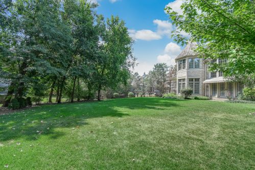 102 Ambriance Dr, Willowbrook IL  60527-0801 exterior