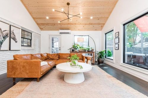 2334 Cortez Way, Atlanta GA  30319-3914 exterior