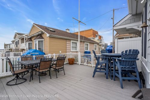 211 Canal Ln, Lavallette NJ  08735-1604 exterior