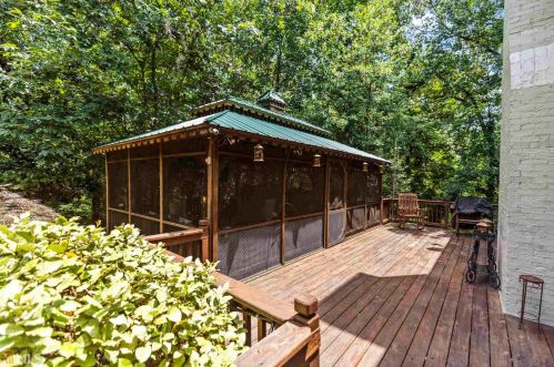 250 Cameron Ridge Dr, Atlanta GA  30328-4709 exterior