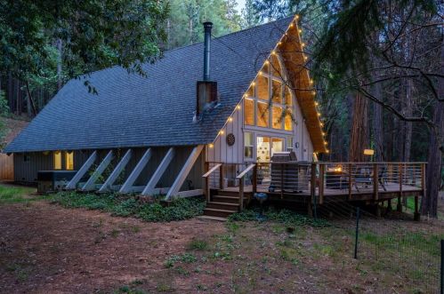 2710 Dogwood Ln, Snowline Camp, CA 95709-9748