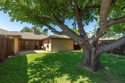 1917 Middle Gln Dr, Carrollton TX 75007-2418 exterior