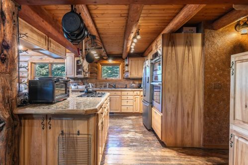 8675 Riv Rd, Truckee CA  exterior